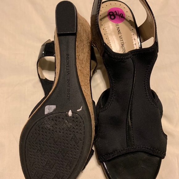 NWOT- Adrienne Vittadini Collyn Sandals - Picture 4 of 4